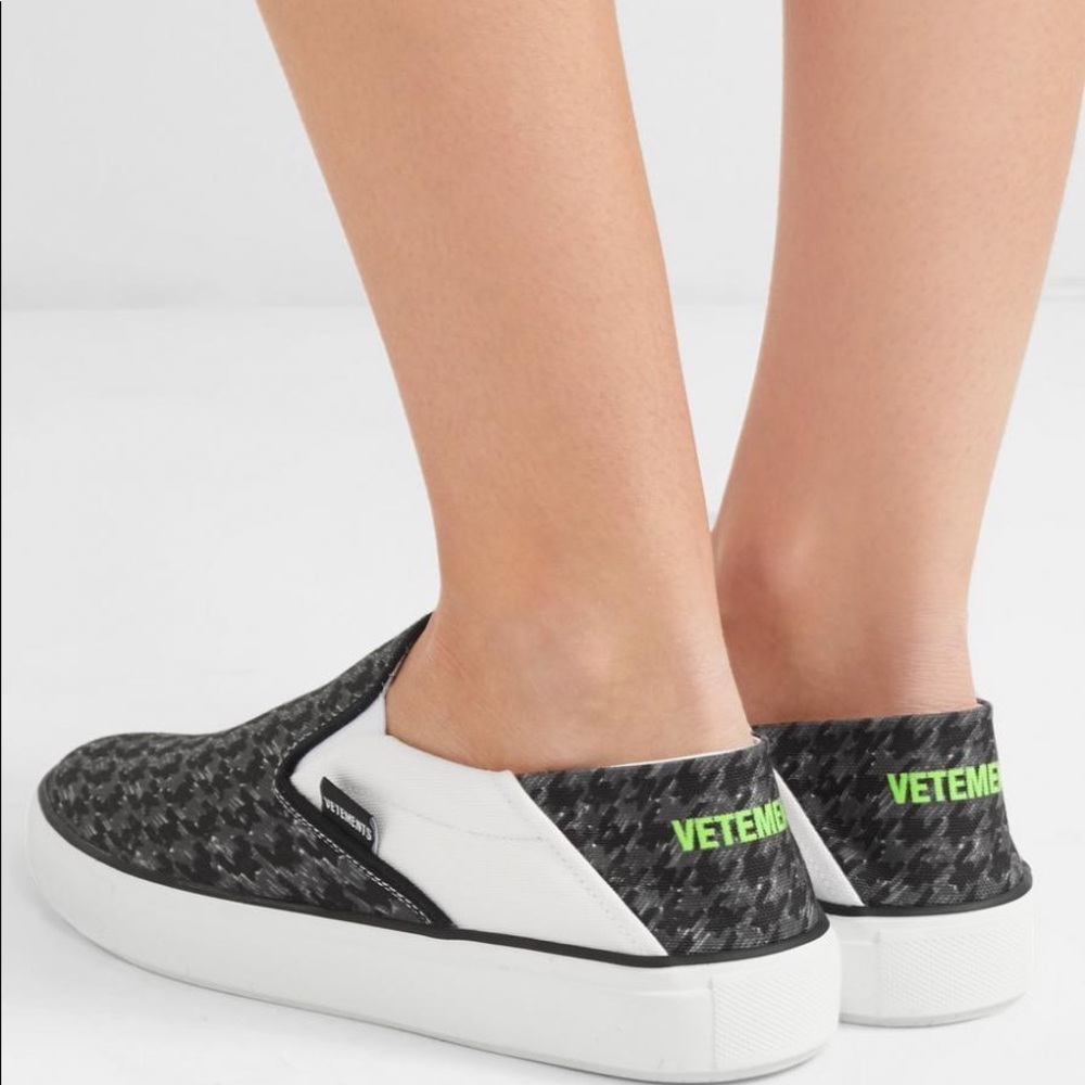 vetements babouche sneakers